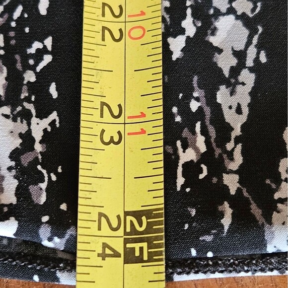 Susan Lawrence Women's Medium Black White Ruffled Blouse – Keyhole Neck - Picture 7 of 7